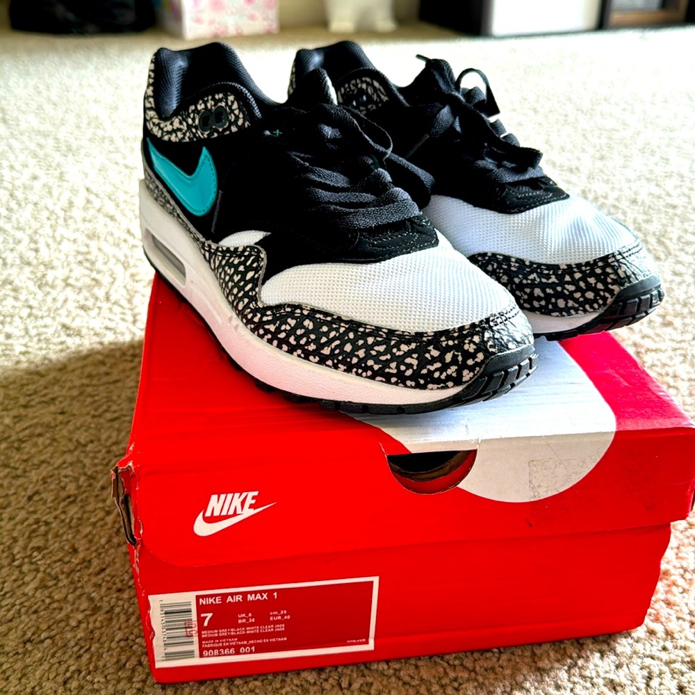 Nike Air Max 1 Men’s Size 7, Womens 8.5 Medium Gray/Black-White Clear Jade